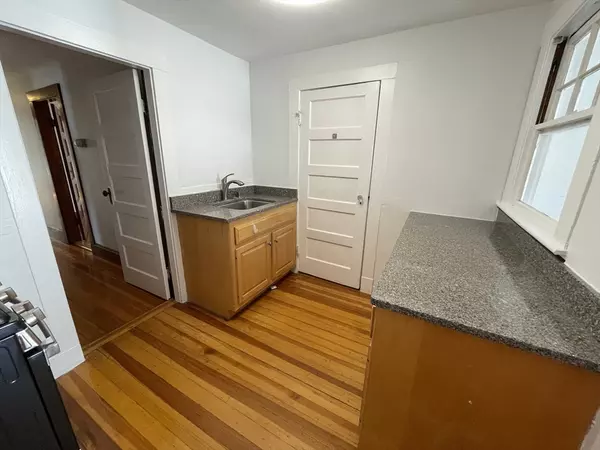 Watertown, MA 02472,27 Lloyd Rd #3