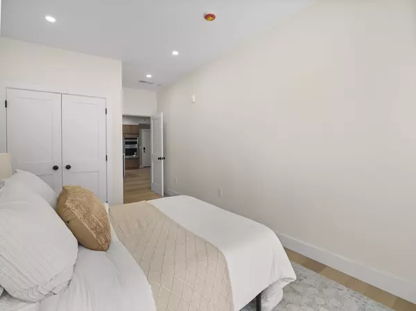 Boston, MA 02129,106-108 Bunker Hill St #2