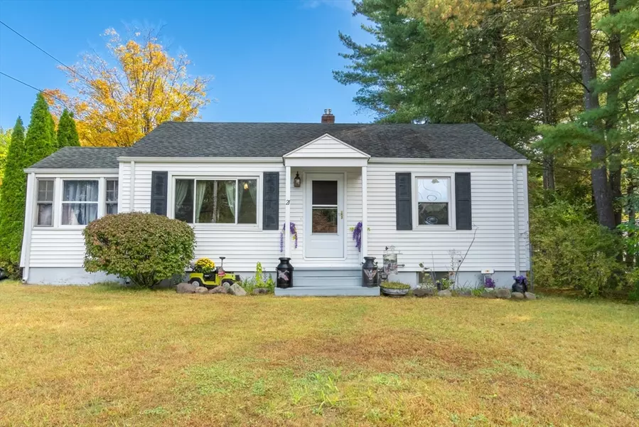 21 Meadowlark Ln, Springfield, MA 01119