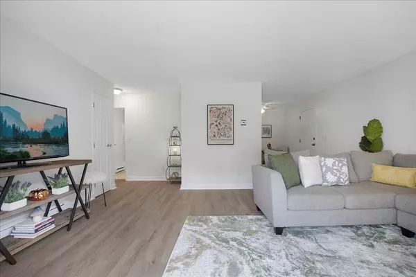 Plymouth, MA 02360,13 Chapel Hill Dr #5