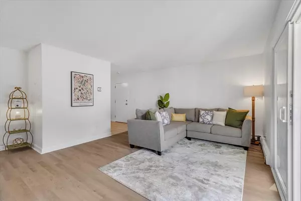 13 Chapel Hill Dr #5, Plymouth, MA 02360