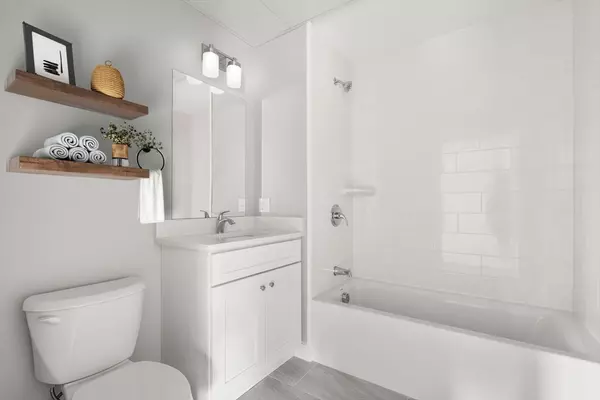 Wakefield, MA 01880,596 North #102