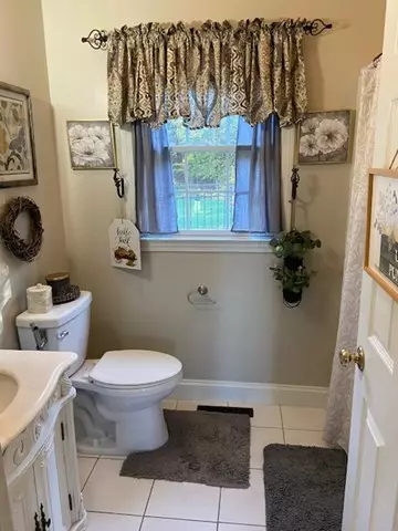 Belchertown, MA 01007,17 Lexington Drive