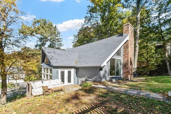 Sterling, MA 01564,4 Redstone Hill Rd