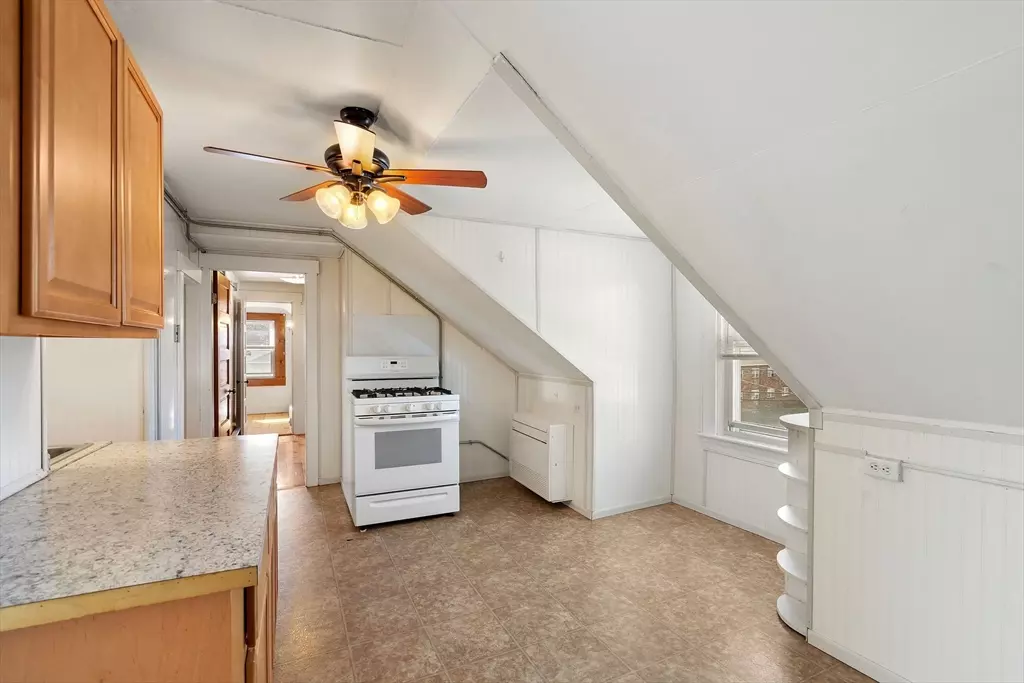 Clinton, MA 01510,84 Berlin St #3