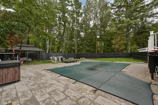 Boxford, MA 01921,105 Georgetown Rd