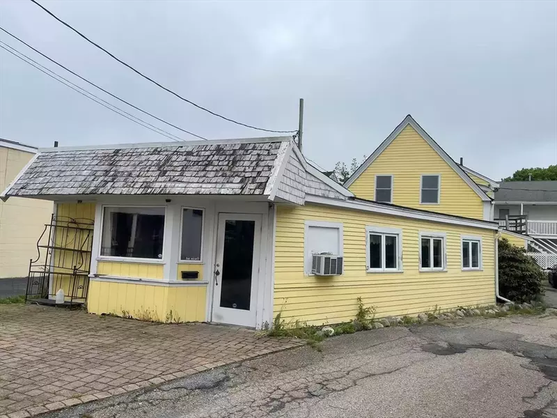 517 Main St, Barnstable, MA 02601