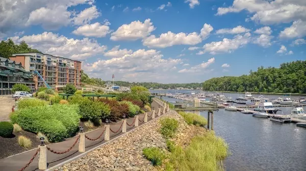 Amesbury, MA 01913,60 Merrimac St #907