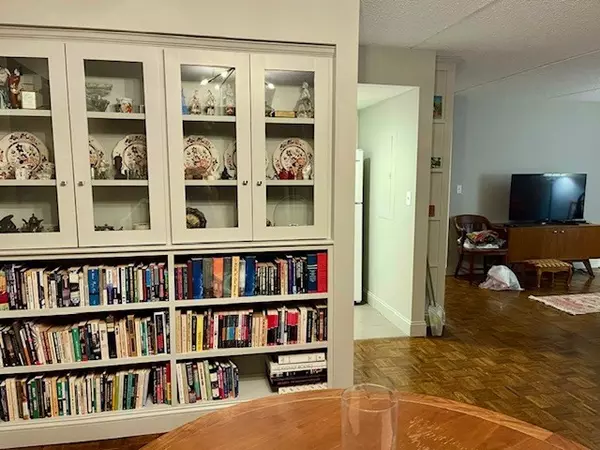 Brookline, MA 02446,51 John St #201
