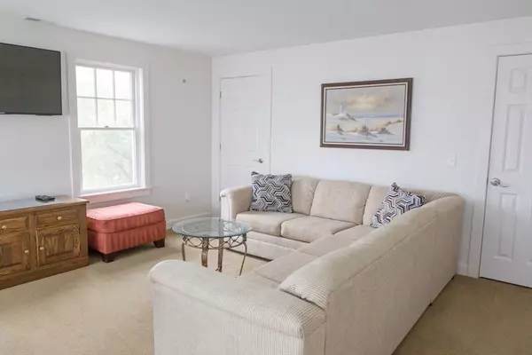 Newbury, MA 01951,35 Fordham Way
