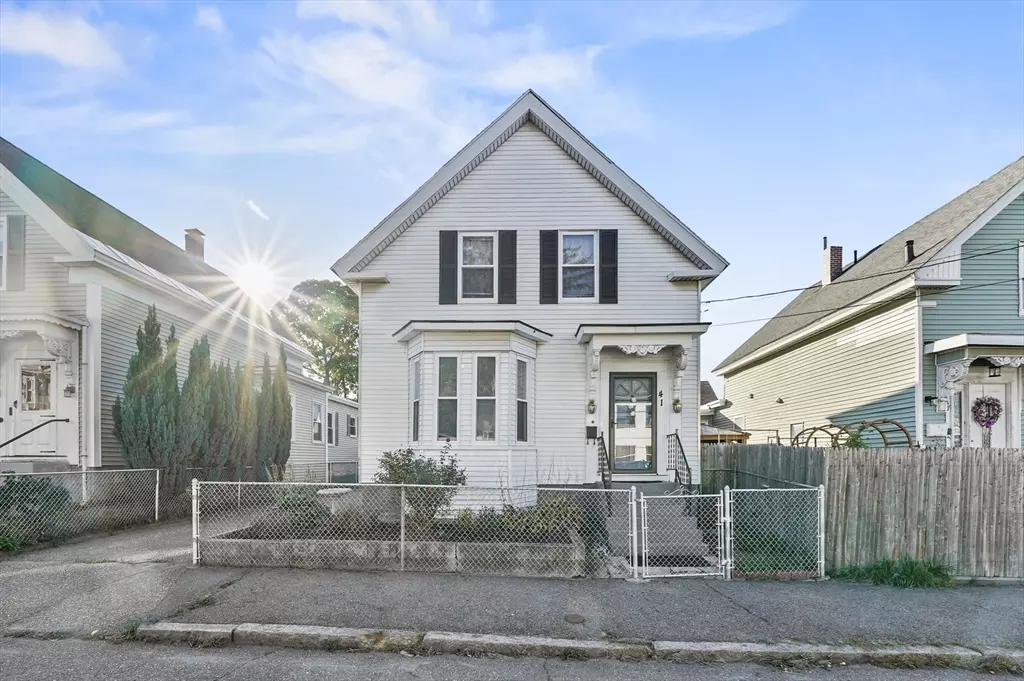 Lowell, MA 01851,41 Coral St