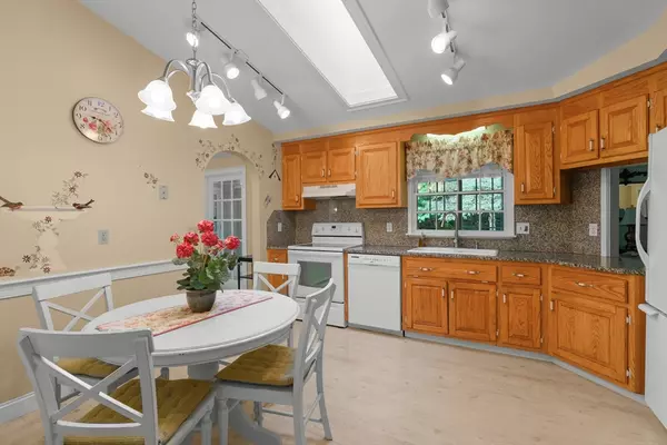 Barnstable, MA 02632,87 Foxglove Rd