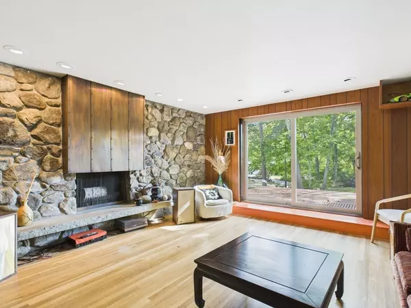 Chelmsford, MA 01824,81 Bartlett St