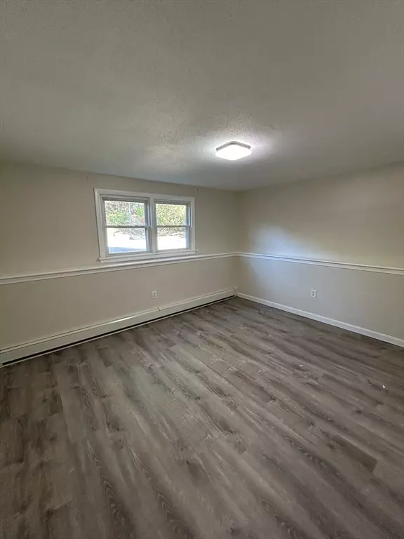 Webster, MA 01570,31 Joyce St #1