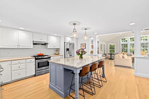 Hingham, MA 02043,23 Mast Hill Rd