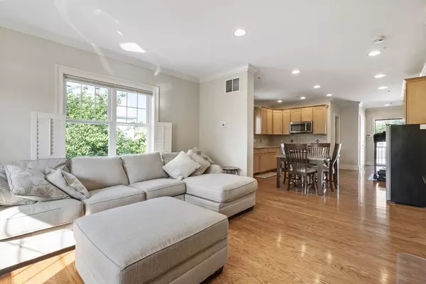 Cranston, RI 02920,50 Clemence St #50