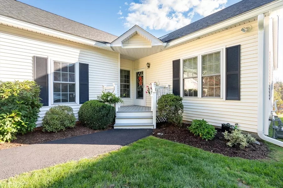 38 William Onthank Ln #38, Southborough, MA 01772