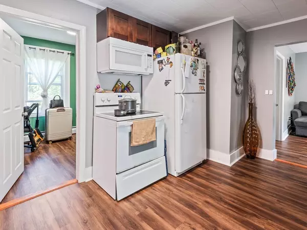 Leicester, MA 01611,42 Upton St