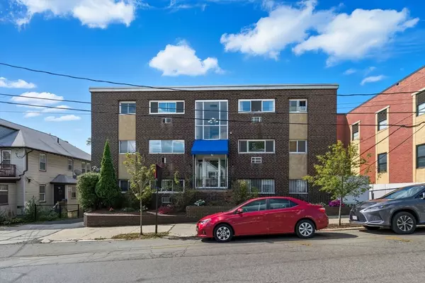 Boston, MA 02132,416 Belgrade Ave #25