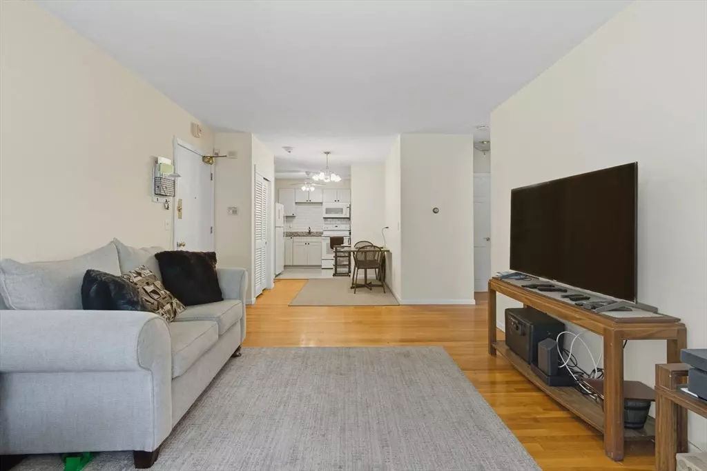 Boston, MA 02132,416 Belgrade Ave #25