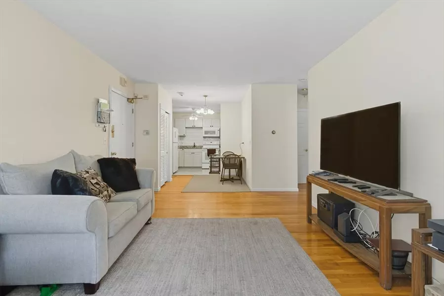 416 Belgrade Ave #25, Boston, MA 02132