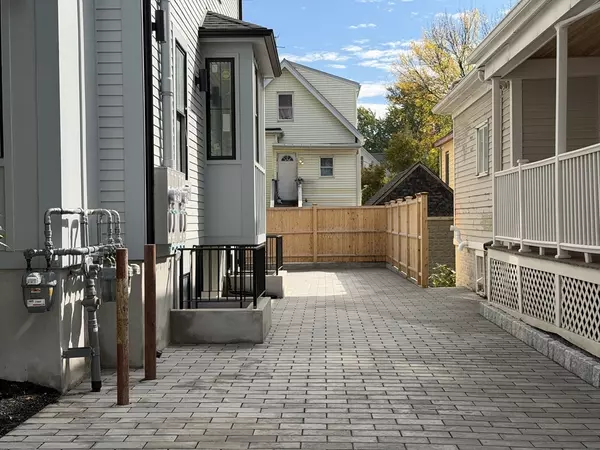 Somerville, MA 02145,5 Thurston Street #3
