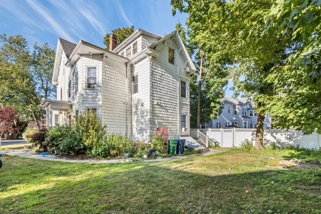 Newton, MA 02460,22 Walnut Place #1