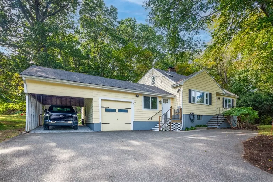 215 Blue Hill Dr, Westwood, MA 02090