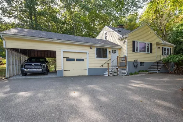Westwood, MA 02090,215 Blue Hill Dr