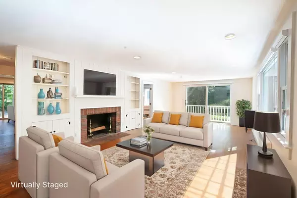 Falmouth, MA 02540,116 Saconesset Rd