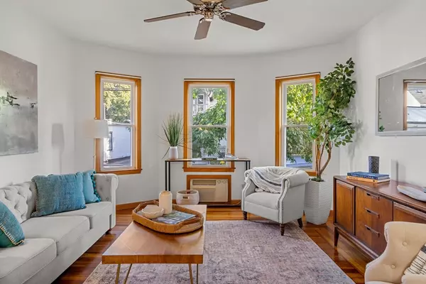 Cambridge, MA 02138,275 Walden St #4