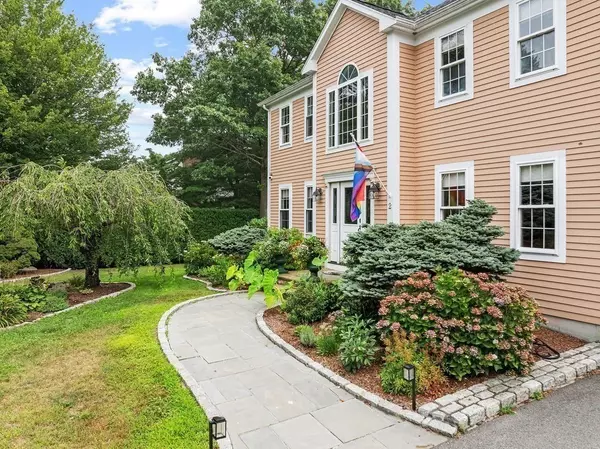 Dartmouth, MA 02748,2 Spinnaker Ln