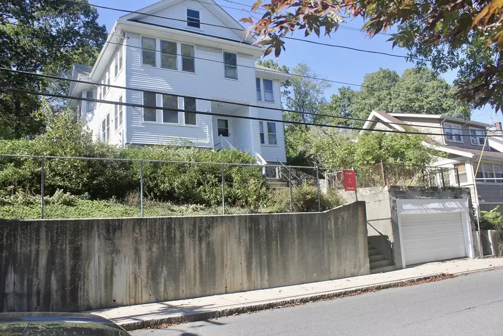 Malden, MA 02148,154 Mount Vernon St #1