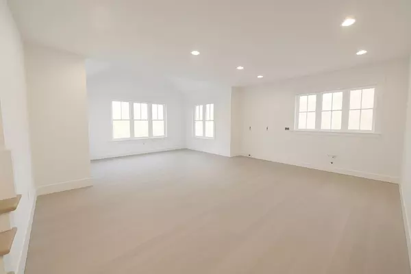 Newburyport, MA 01950,8 Brown Ave