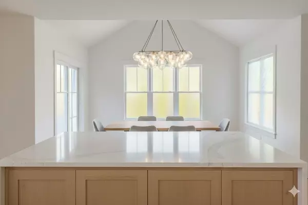 8 Brown Ave, Newburyport, MA 01950