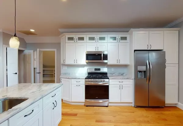 Salem, MA 01970,162 Bridge Street #3