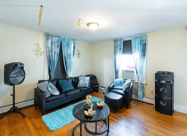 Lawrence, MA 01841,206-208 Willow St