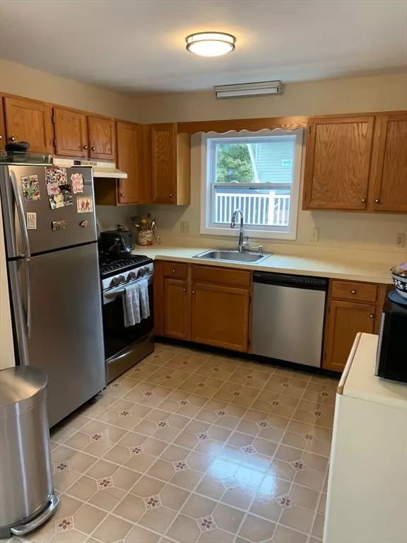 Lawrence, MA 01843,111 Cambridge #D