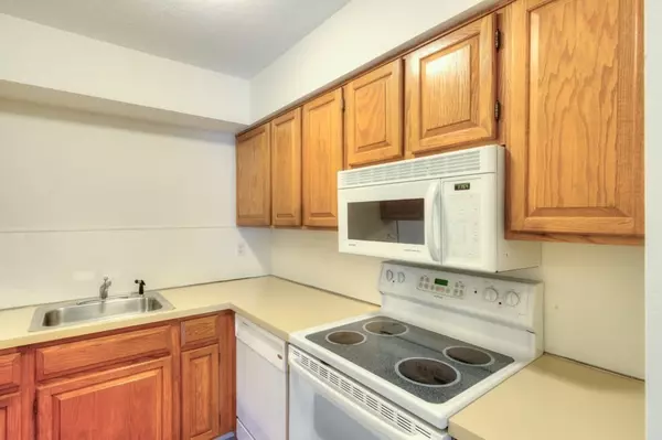 Worcester, MA 01604,340 Sunderland Rd #23