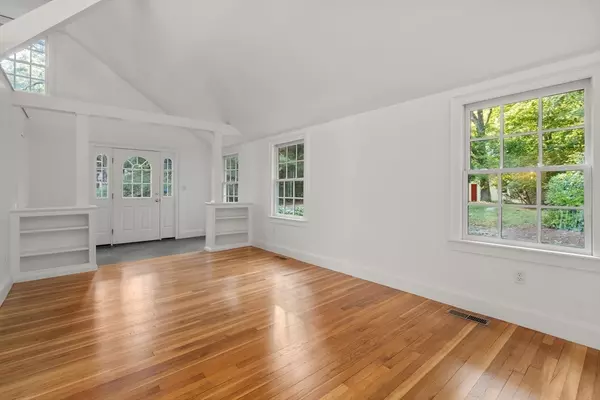 Weston, MA 02493,19 Warren Lane