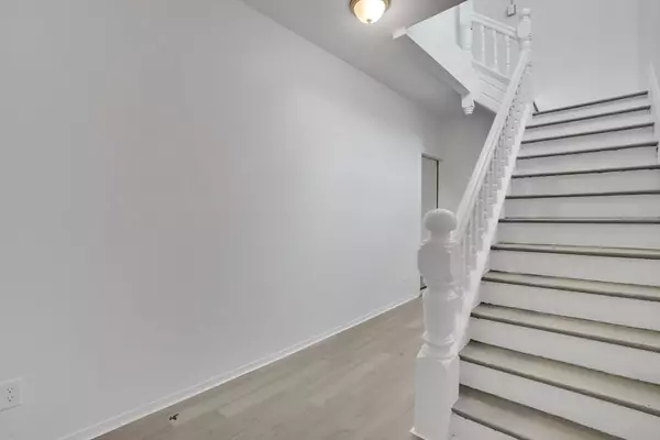 Holyoke, MA 01040,270 Walnut St