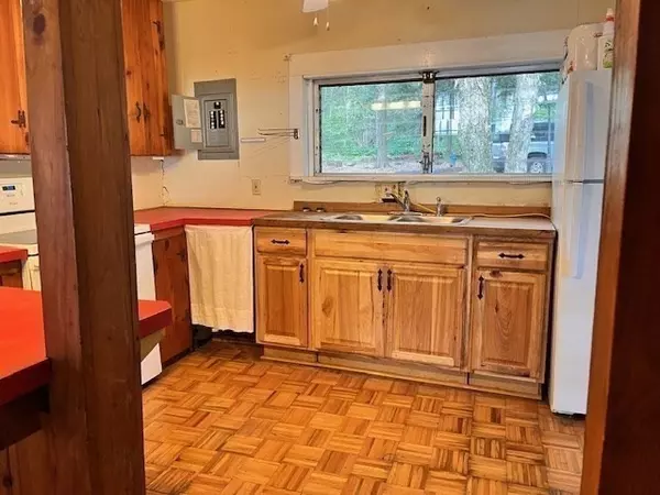 Goshen, MA 01032,115 Aberdeen Rd