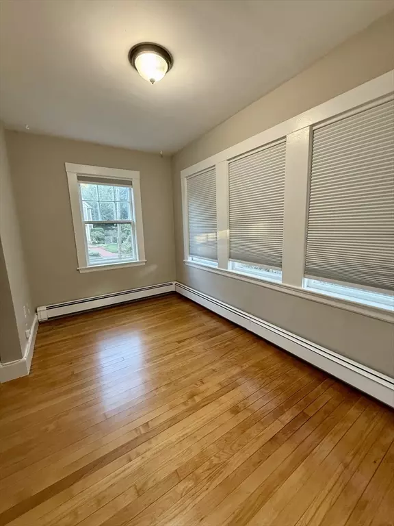 Newton, MA 02466,17 Maple St #17
