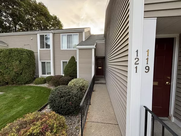 Springfield, MA 01129,121 Nassau Dr #121
