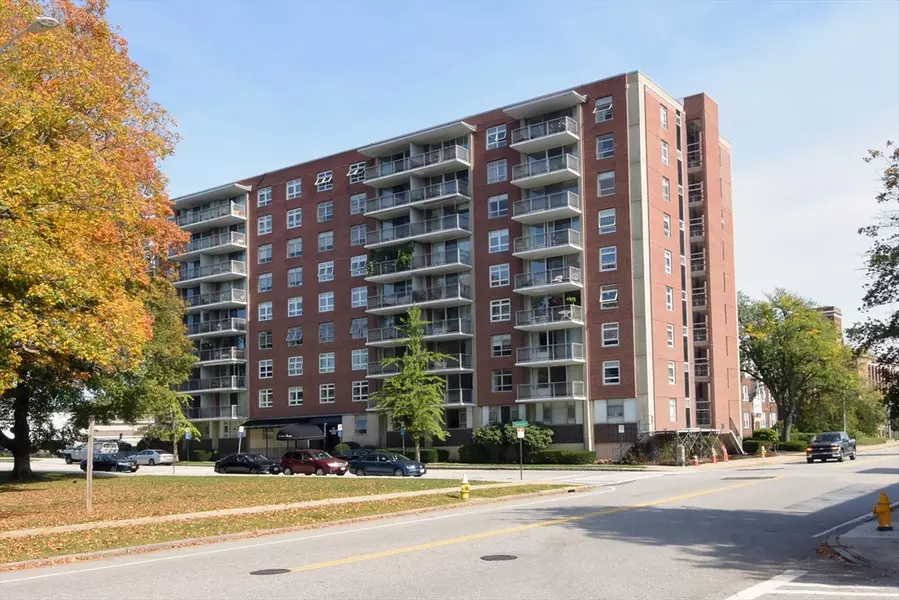 80 Salisbury St #206, Worcester, MA 01609