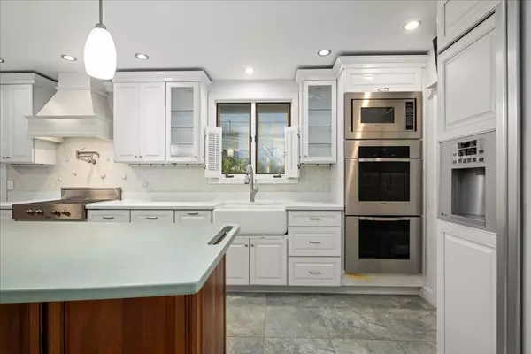 Shrewsbury, MA 01545,8 Arch St