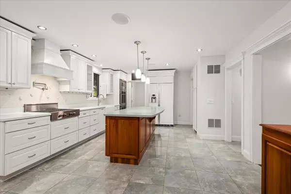 Shrewsbury, MA 01545,8 Arch St