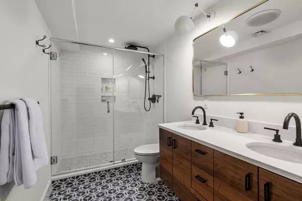 Boston, MA 02118,125 W Concord St #1