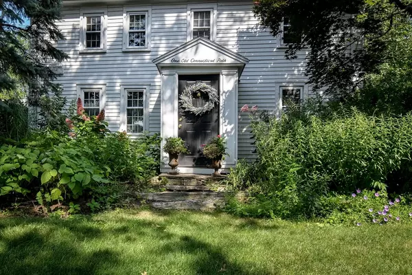 Framingham, MA 01701,8 Old Conn Path