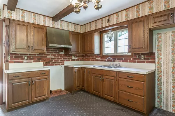 Fairhaven, MA 02719,17 Roy St